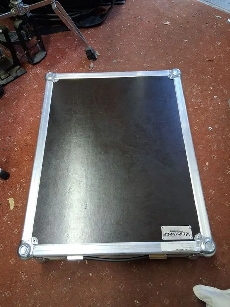 allan&heath zed 12 x and case - Image 1