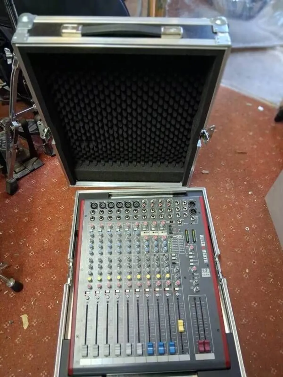 allan&heath zed 12 x and case - Image 2