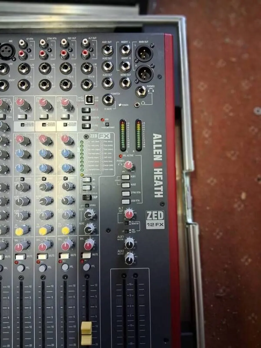 allan&heath zed 12 x and case - Image 3