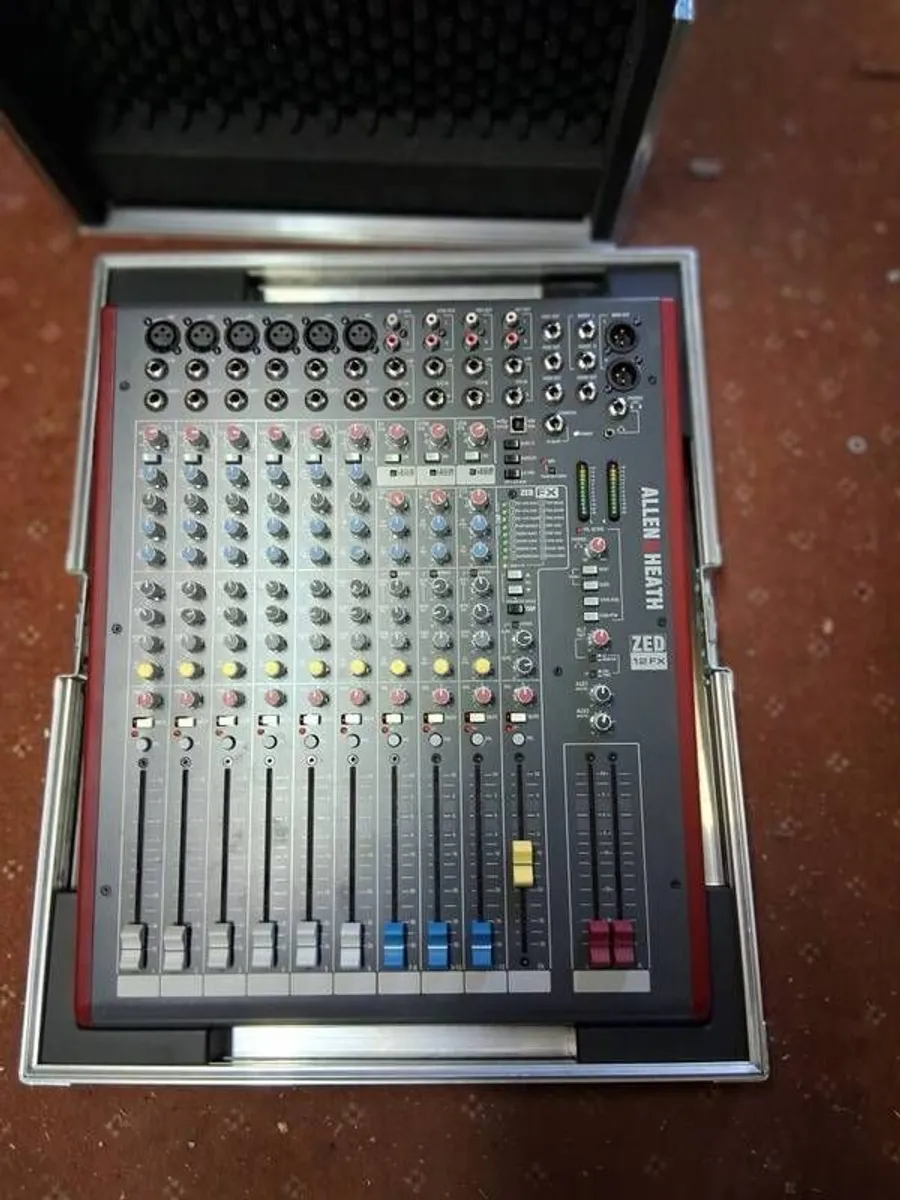 allan&heath zed 12 x and case - Image 4