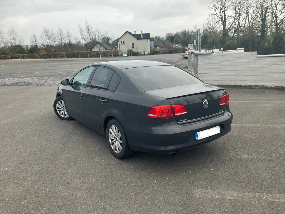 Volkswagen Passat - Image 2