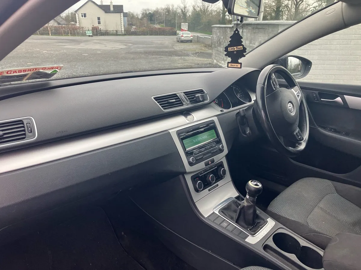 Volkswagen Passat - Image 3