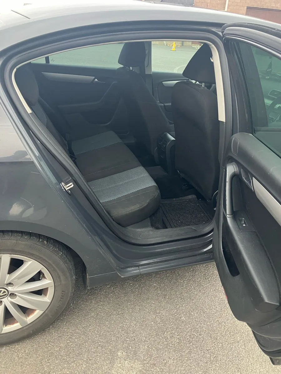 Volkswagen Passat - Image 4
