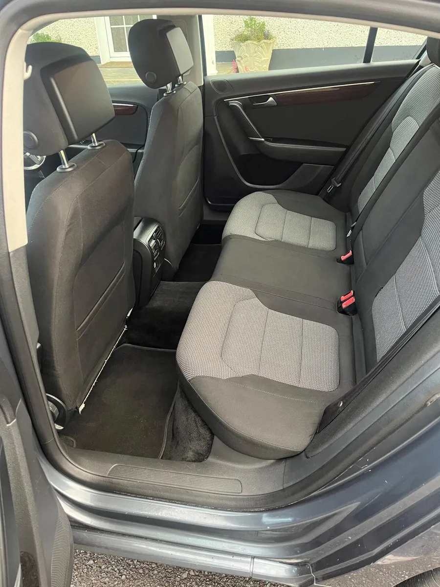 Volkswagen Passat 2011 - Image 3