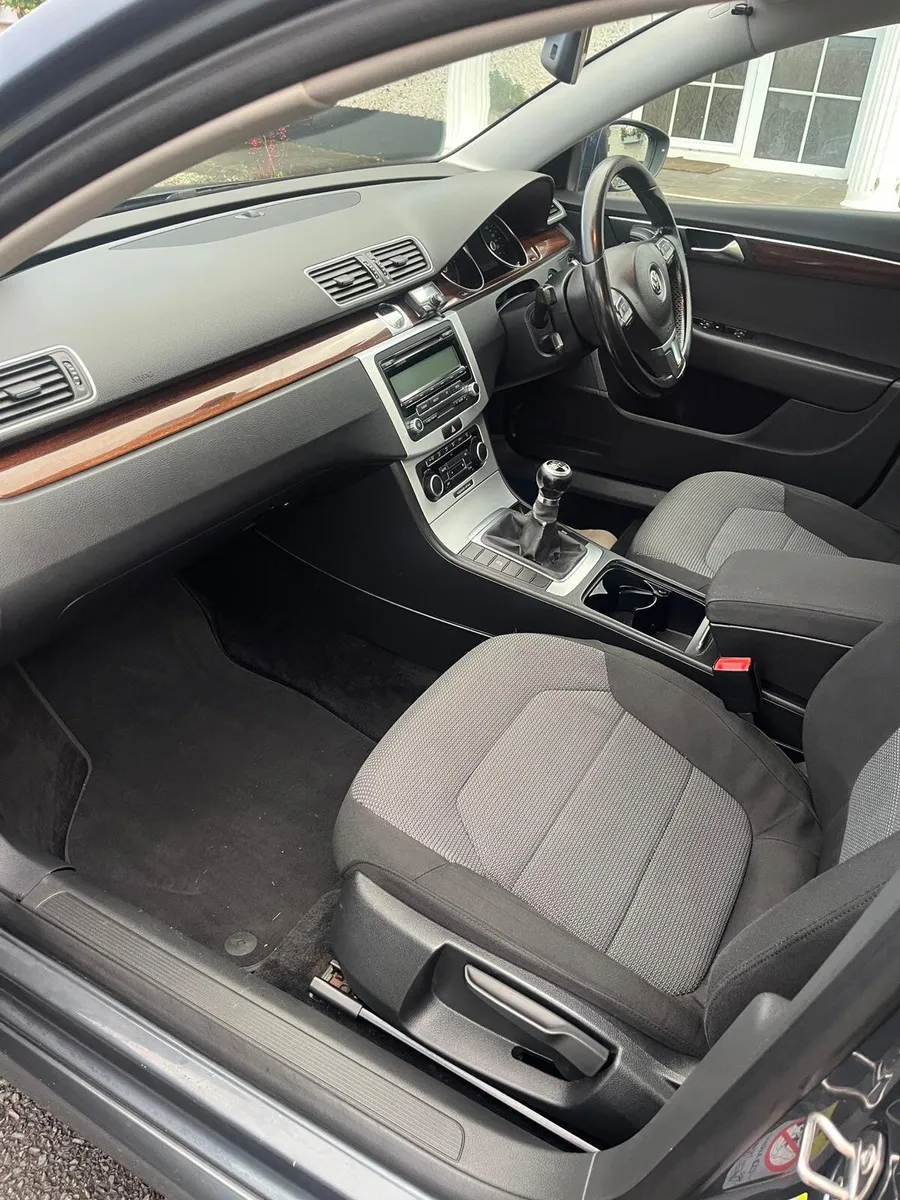 Volkswagen Passat 2011 - Image 4