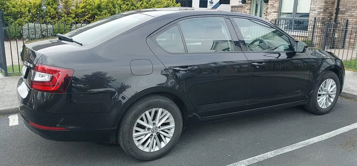 19 Skoda Octavia - Image 1
