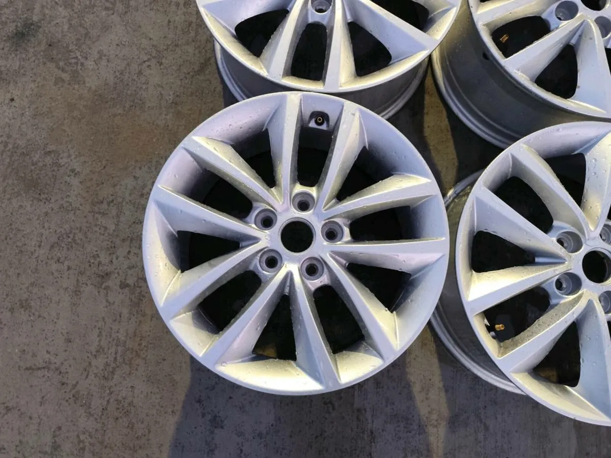 17" Kia alloys. 5x114 -may fit other japanese cars - Image 2