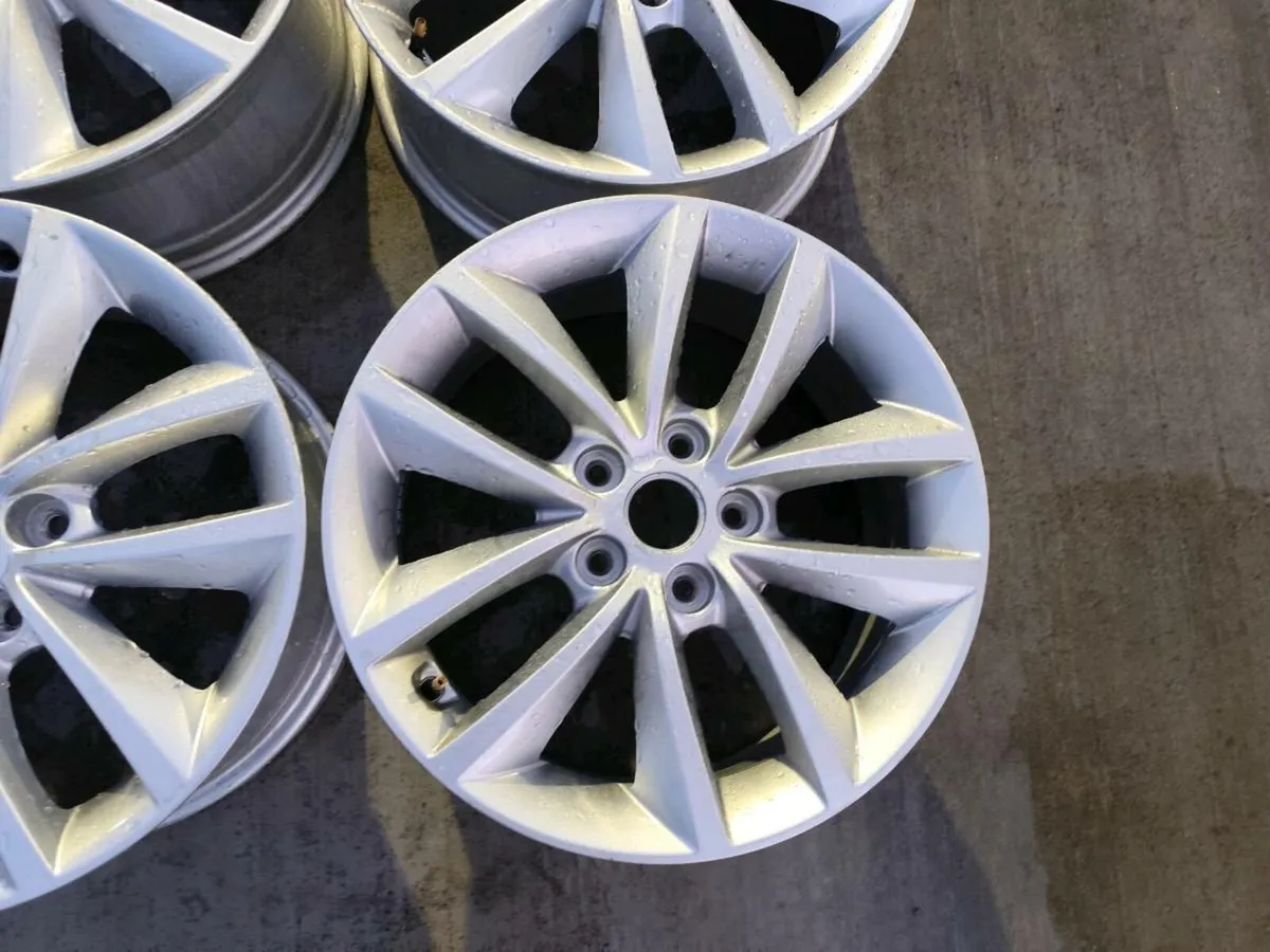 17" Kia alloys. 5x114 -may fit other japanese cars - Image 3