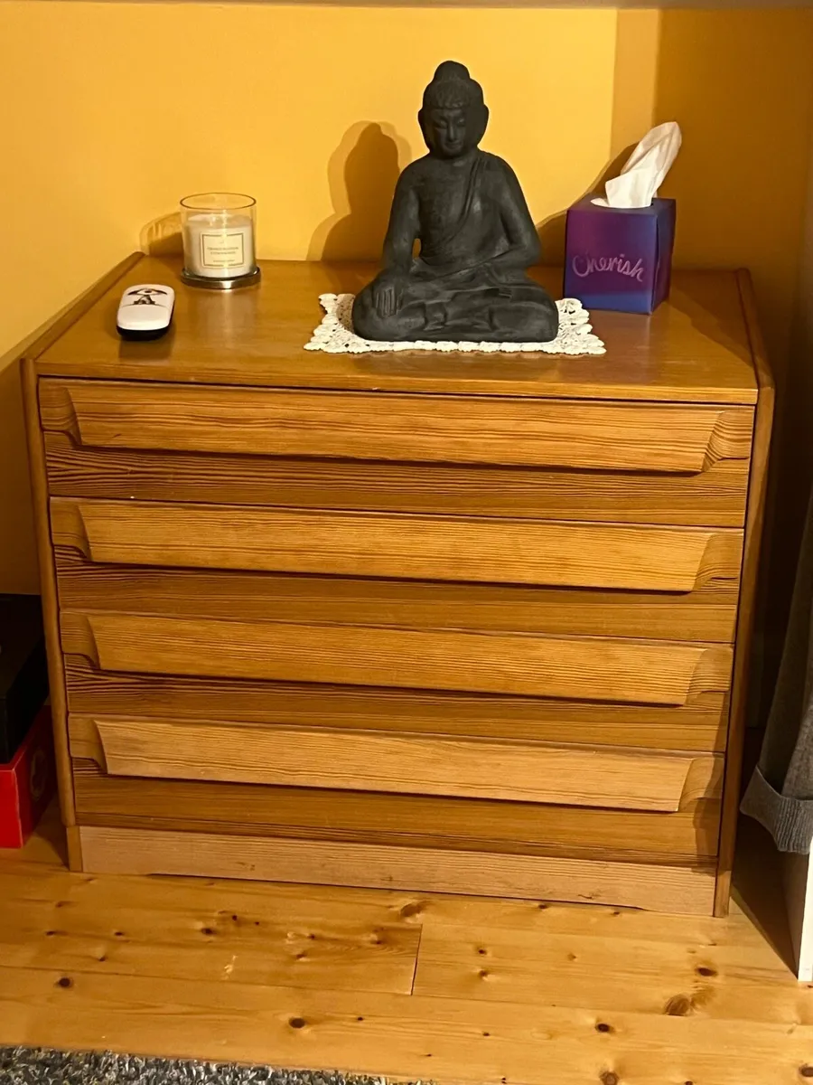 Chest of drawers