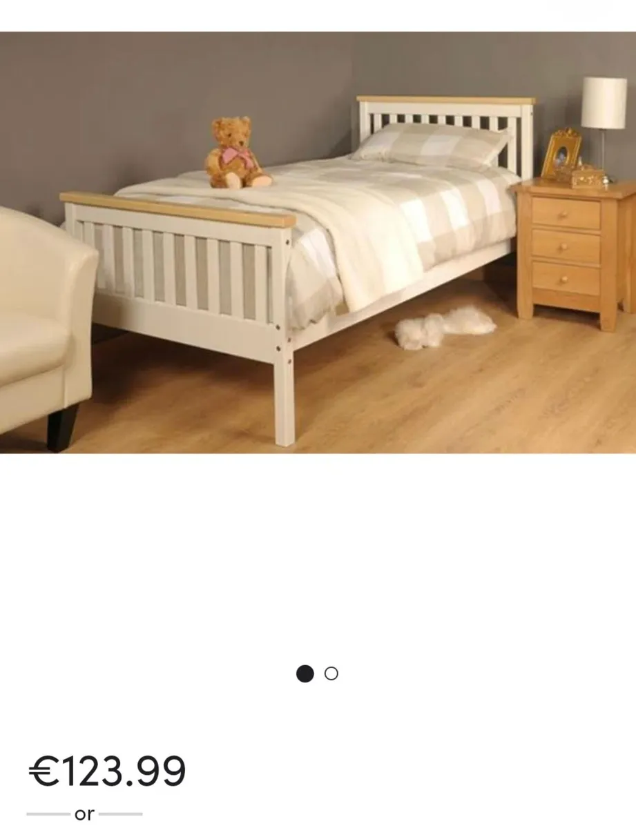Single bed, mattress, and mattress topper - Image 1