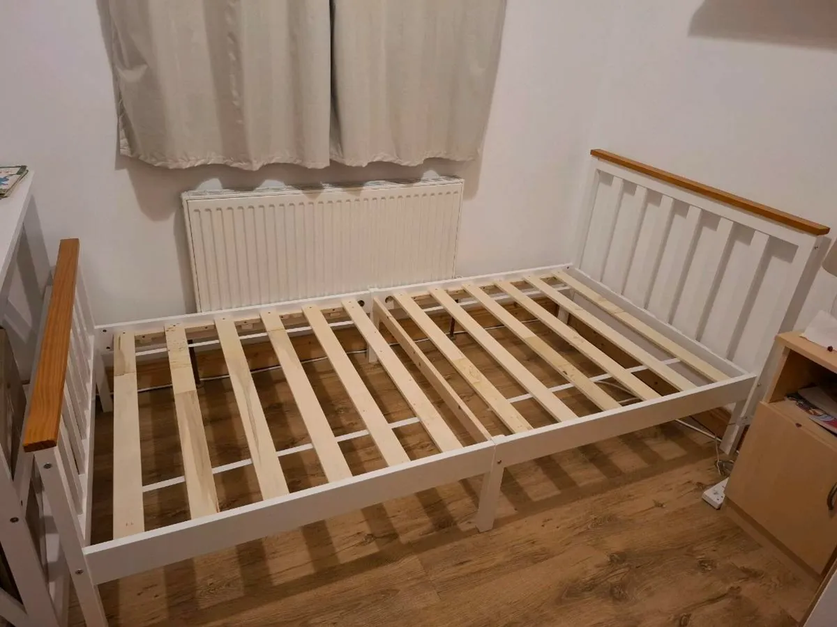 Single bed, mattress, and mattress topper - Image 2
