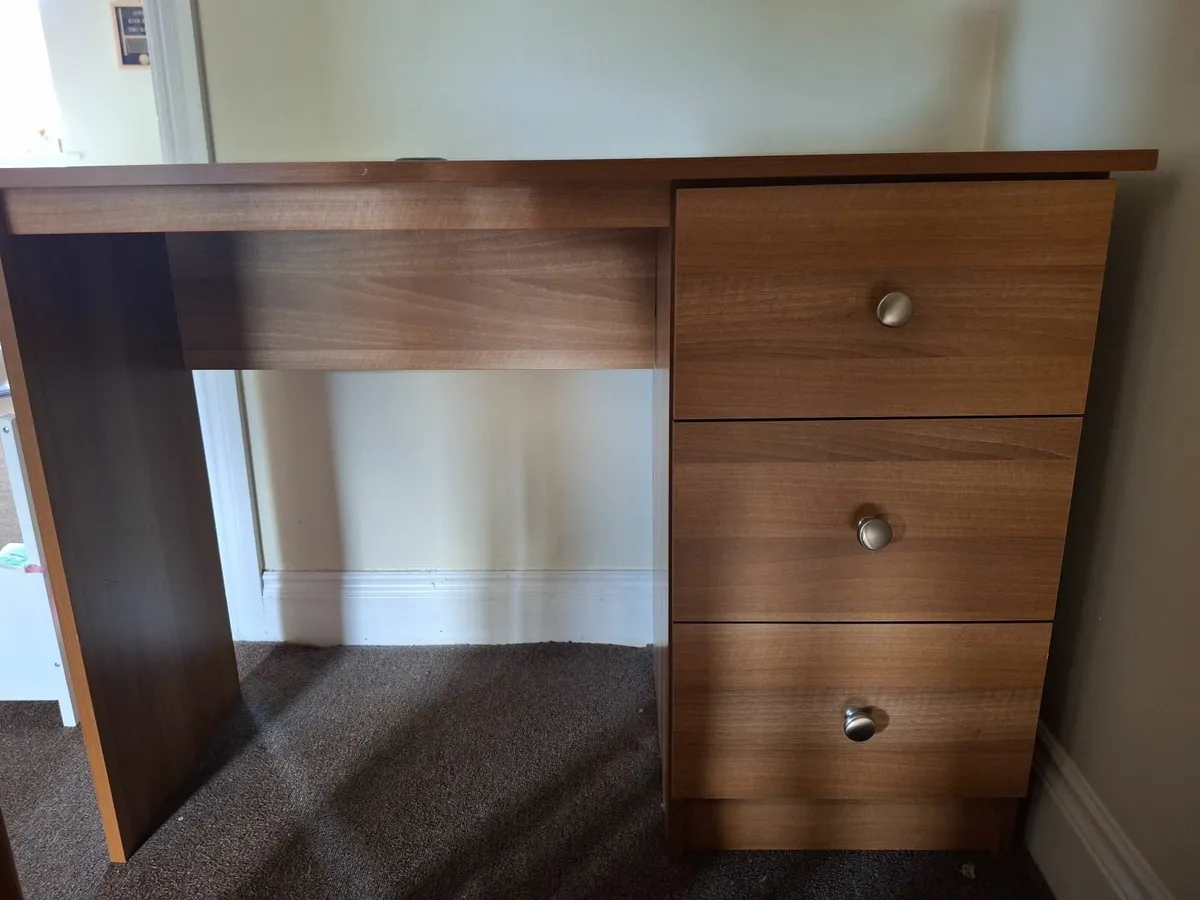 Desk - Image 4