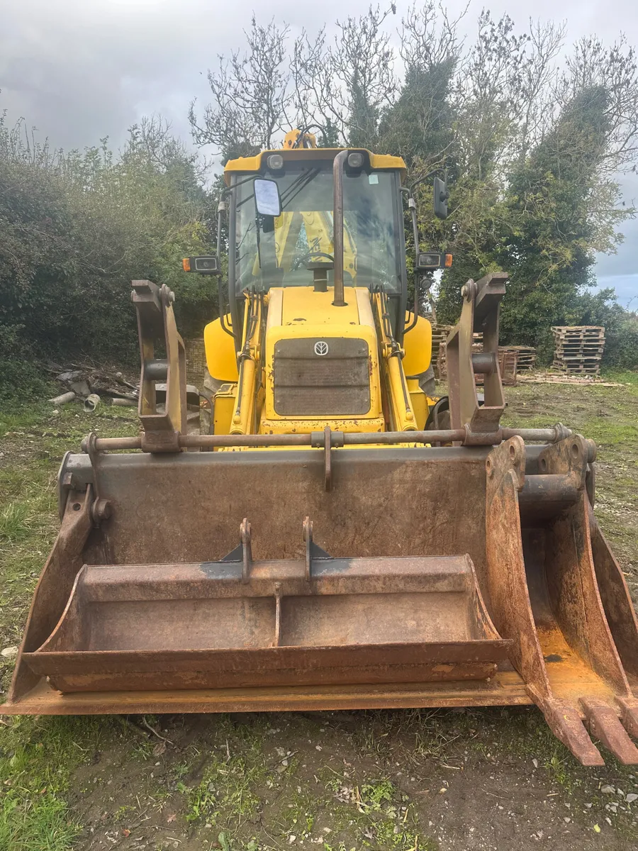 New Holland LB110b excavator - Image 4