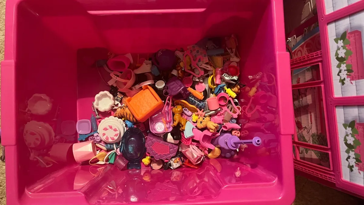 Barbie Dream House & Accessories - Image 1