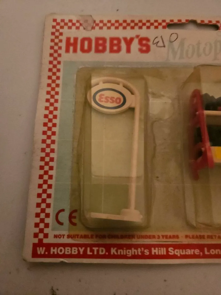 Vintage Corgi Hobby Garage Set - Image 2