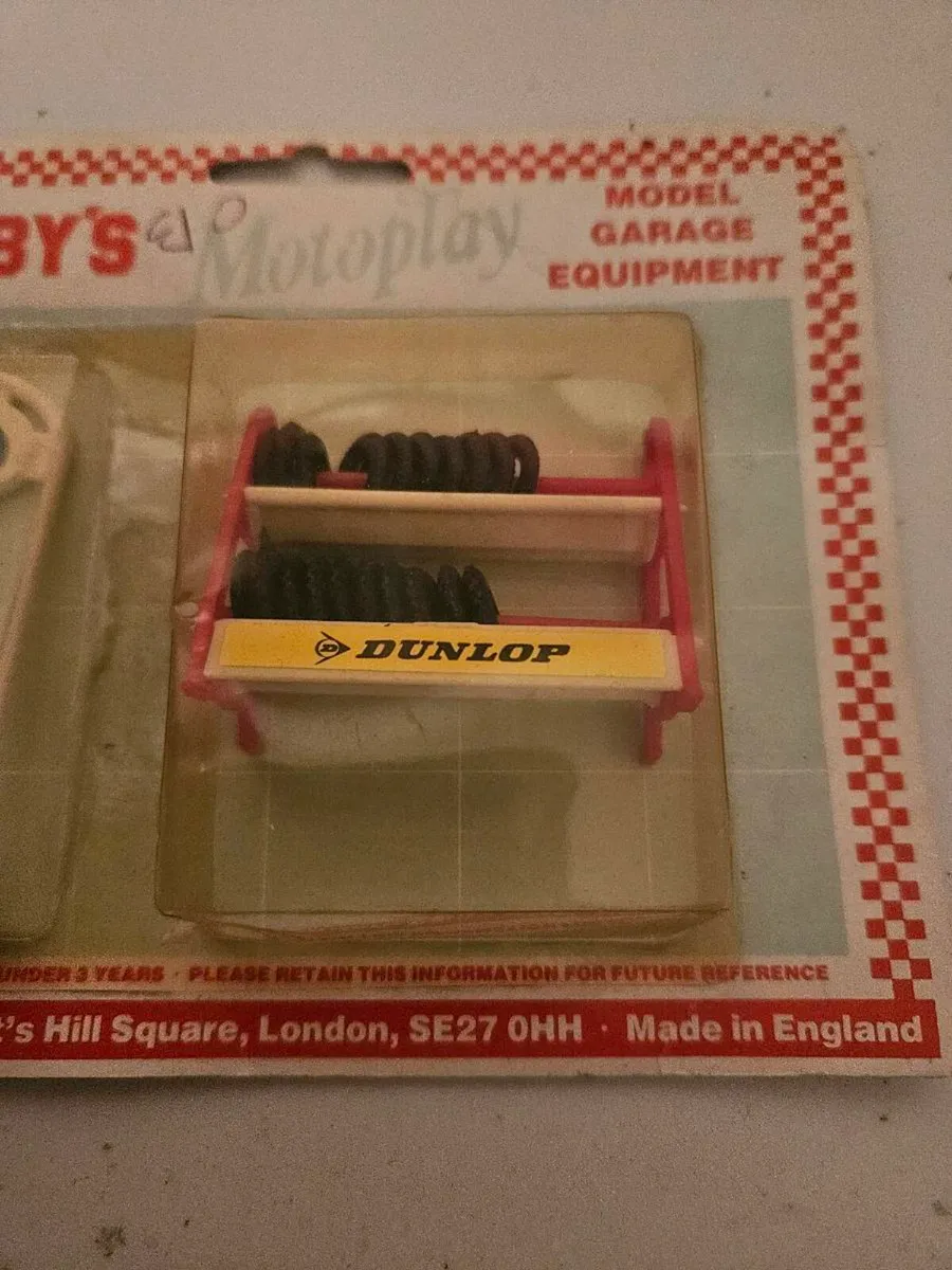 Vintage Corgi Hobby Garage Set - Image 3