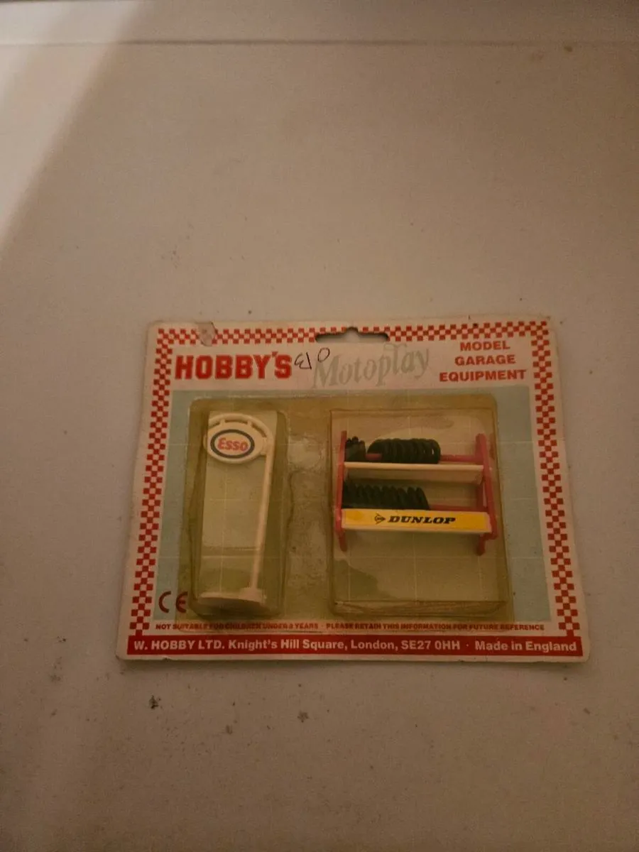 Vintage Corgi Hobby Garage Set - Image 1