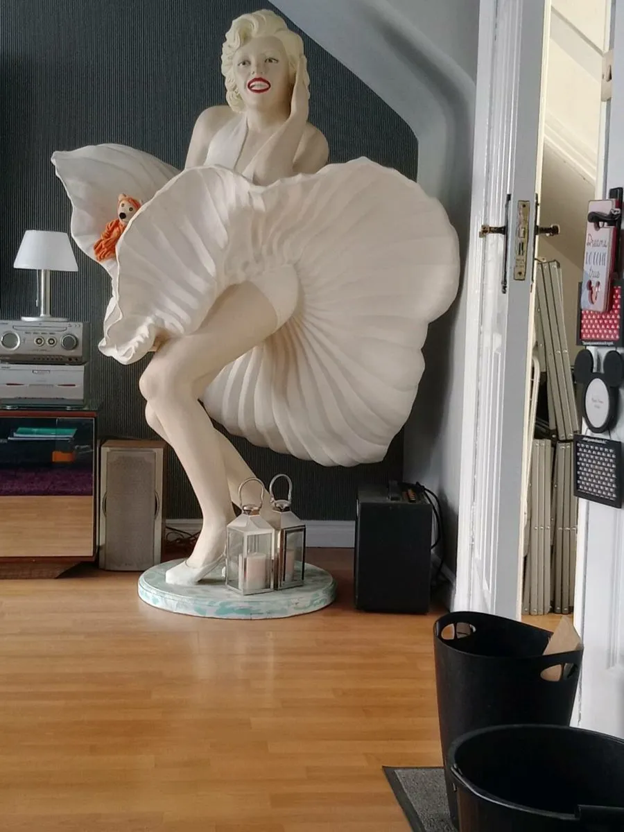 Marilyn Monroe life size figure