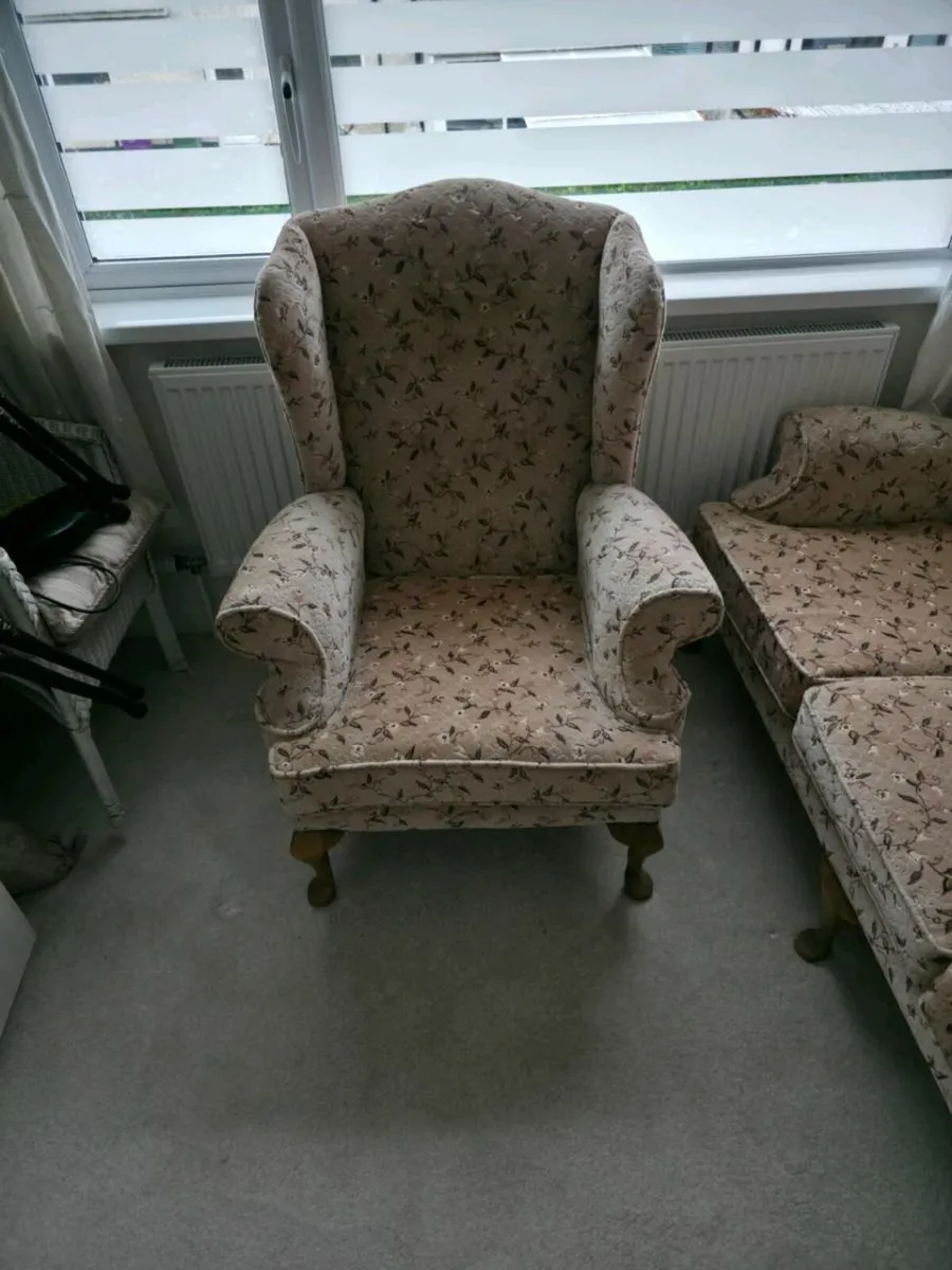 Three Piece Suite - Image 2
