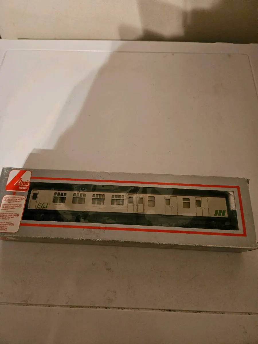 Hornby Lima OO Gauge Carraige