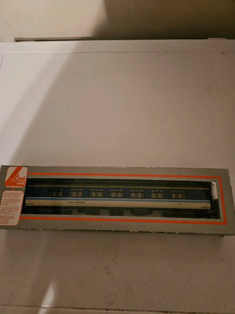 Hornby Lima OO Gauge Carraige