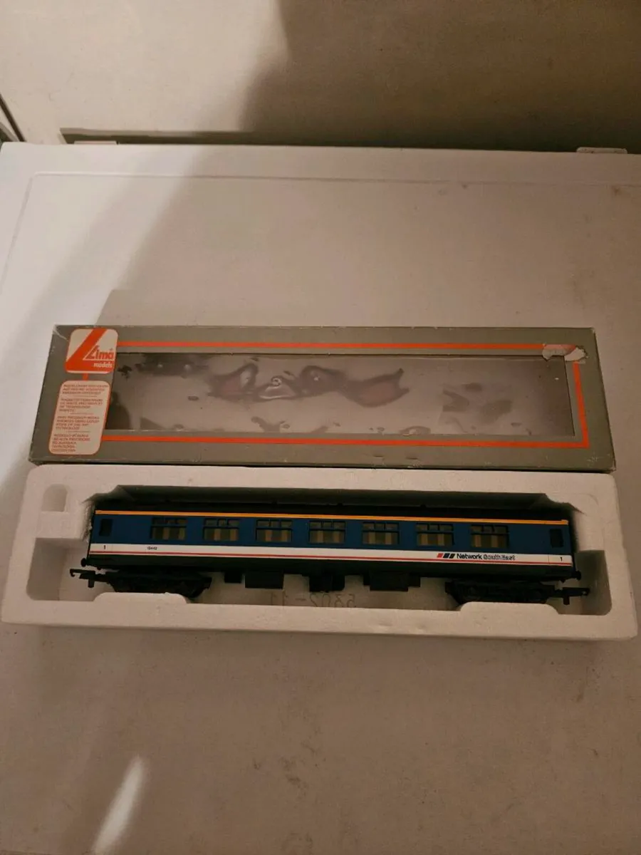 Hornby Lima OO Gauge Carraige