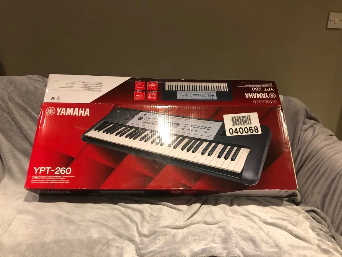 Yamaha keyboard - Image 1