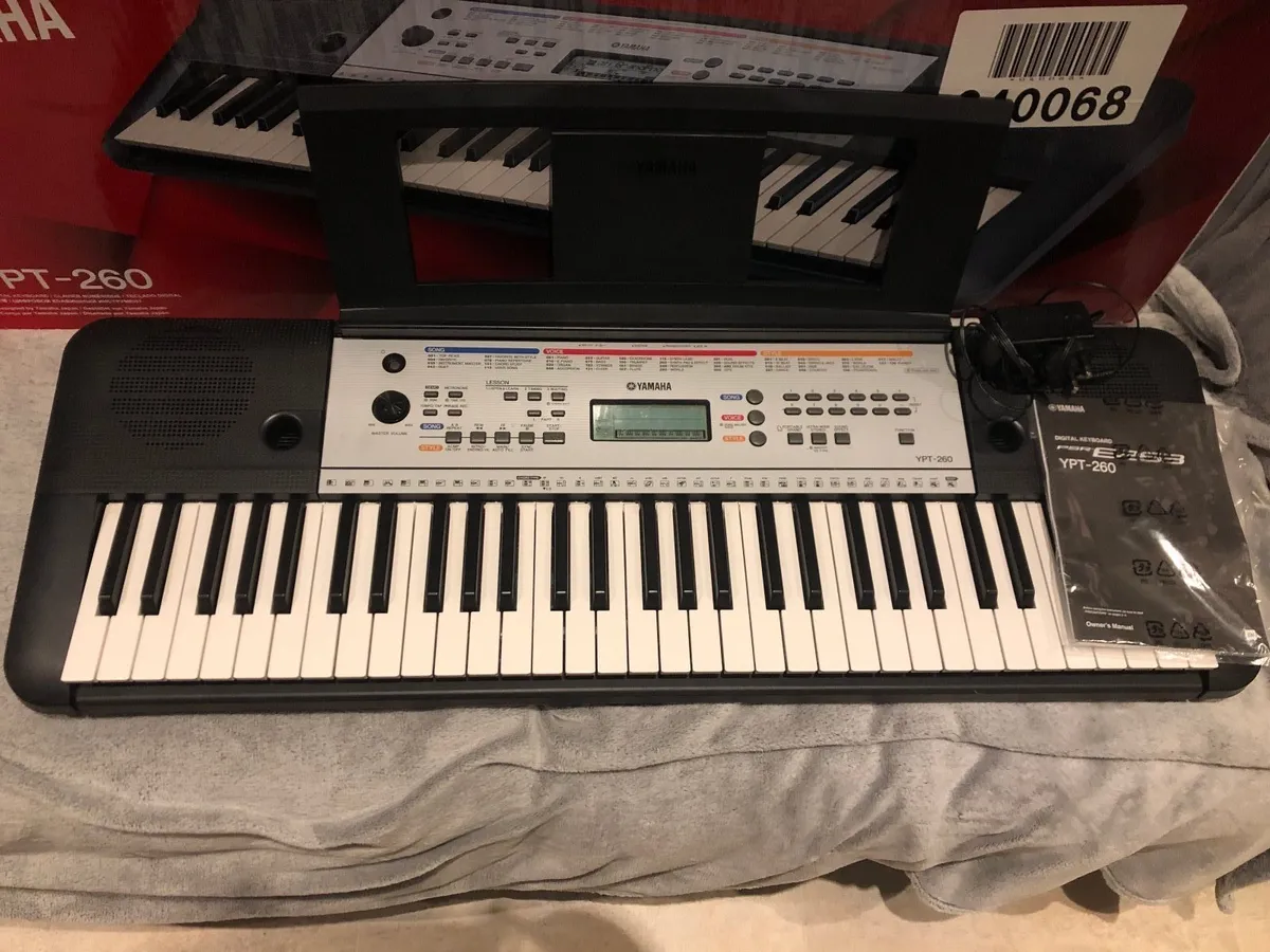 Yamaha keyboard - Image 2