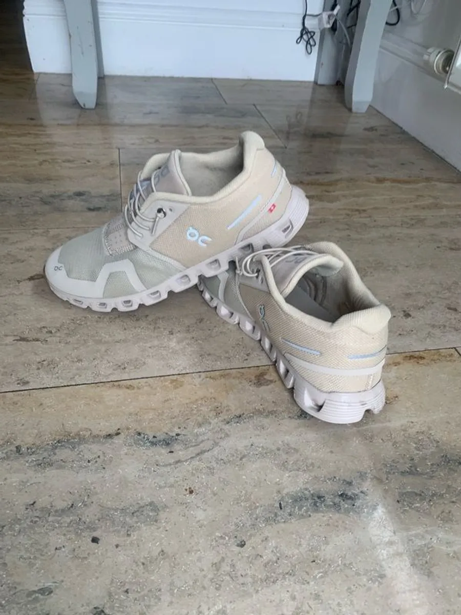On Cloud Runners - Image 1