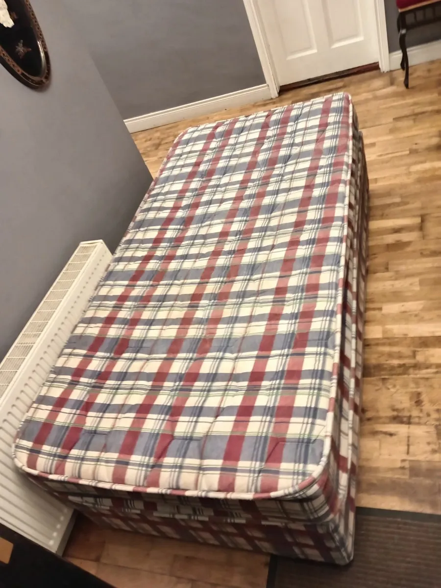 Single bed base and mattress - Image 1