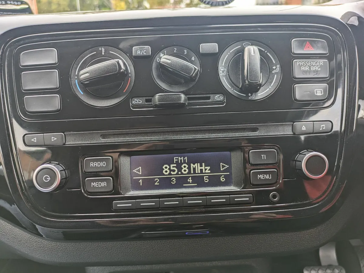 2015 VW UP 1.0 PETROL AUTOMATIC - Image 2