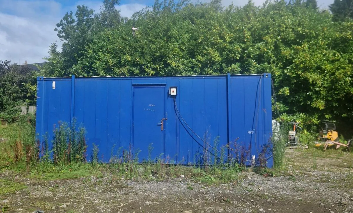 Container with rooms