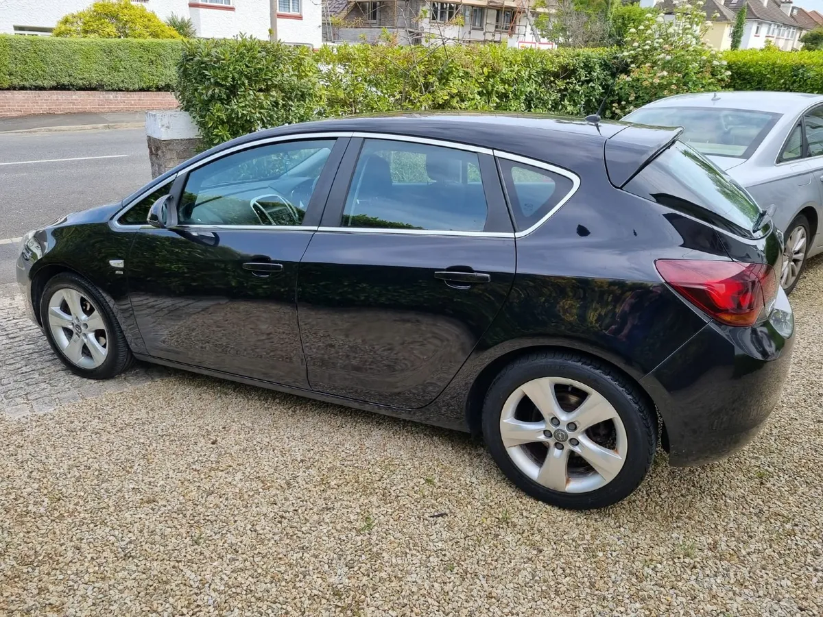 Opel Astra 2011 - Image 3
