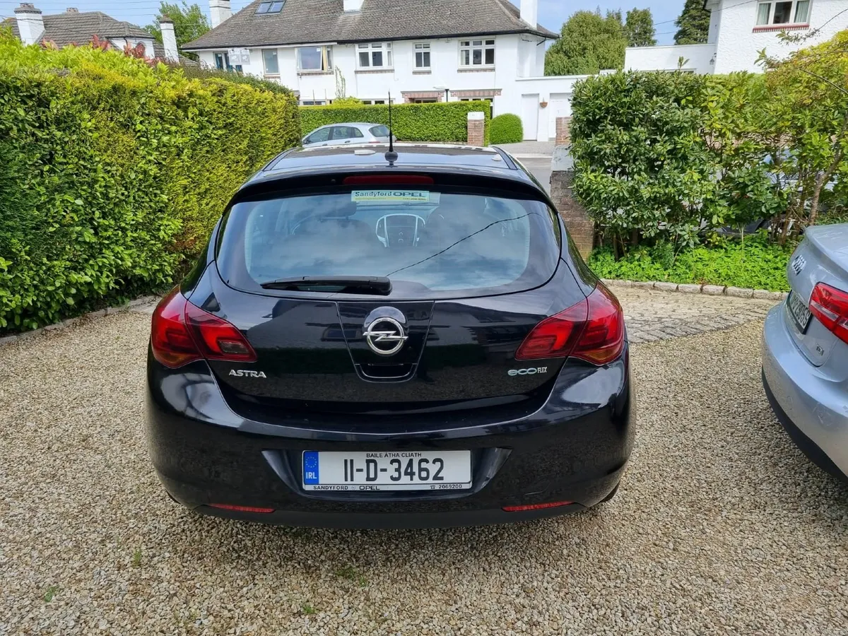 Opel Astra 2011 - Image 4
