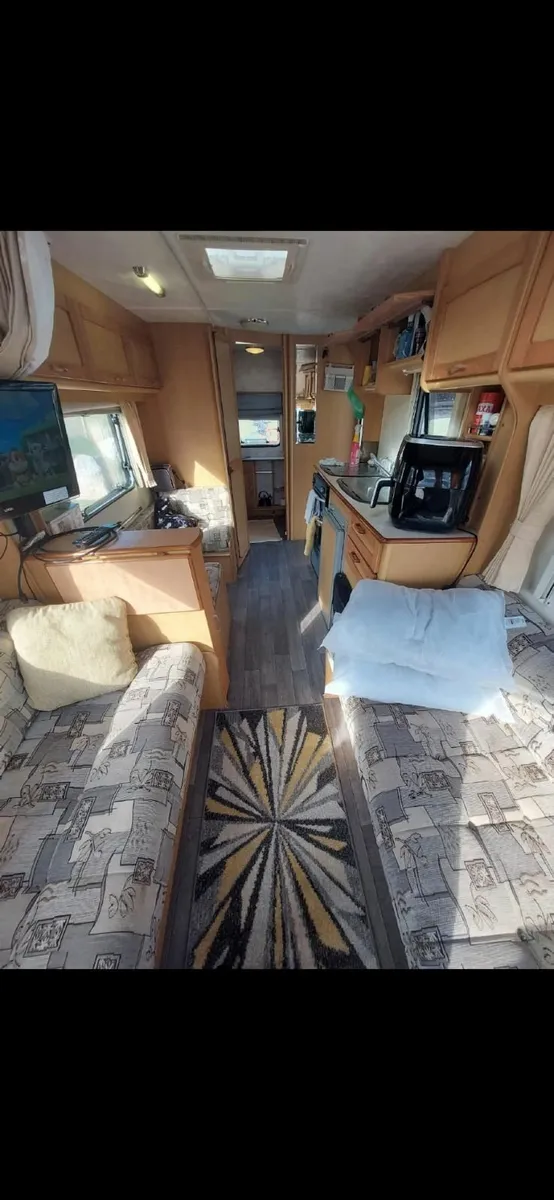 2005 Compass Corona 524, 4 berth caravan - Image 1