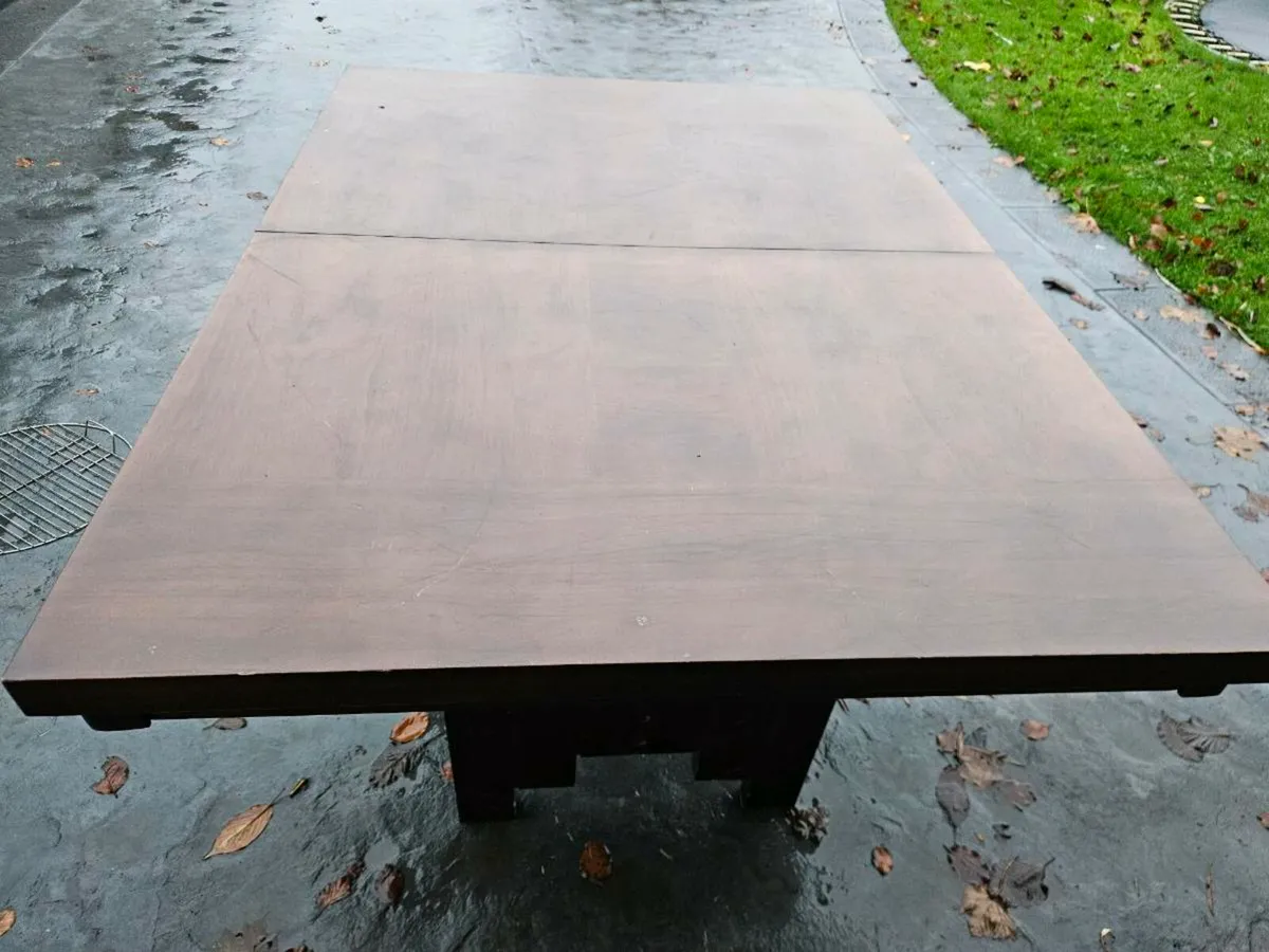 Table and chairs - Image 1