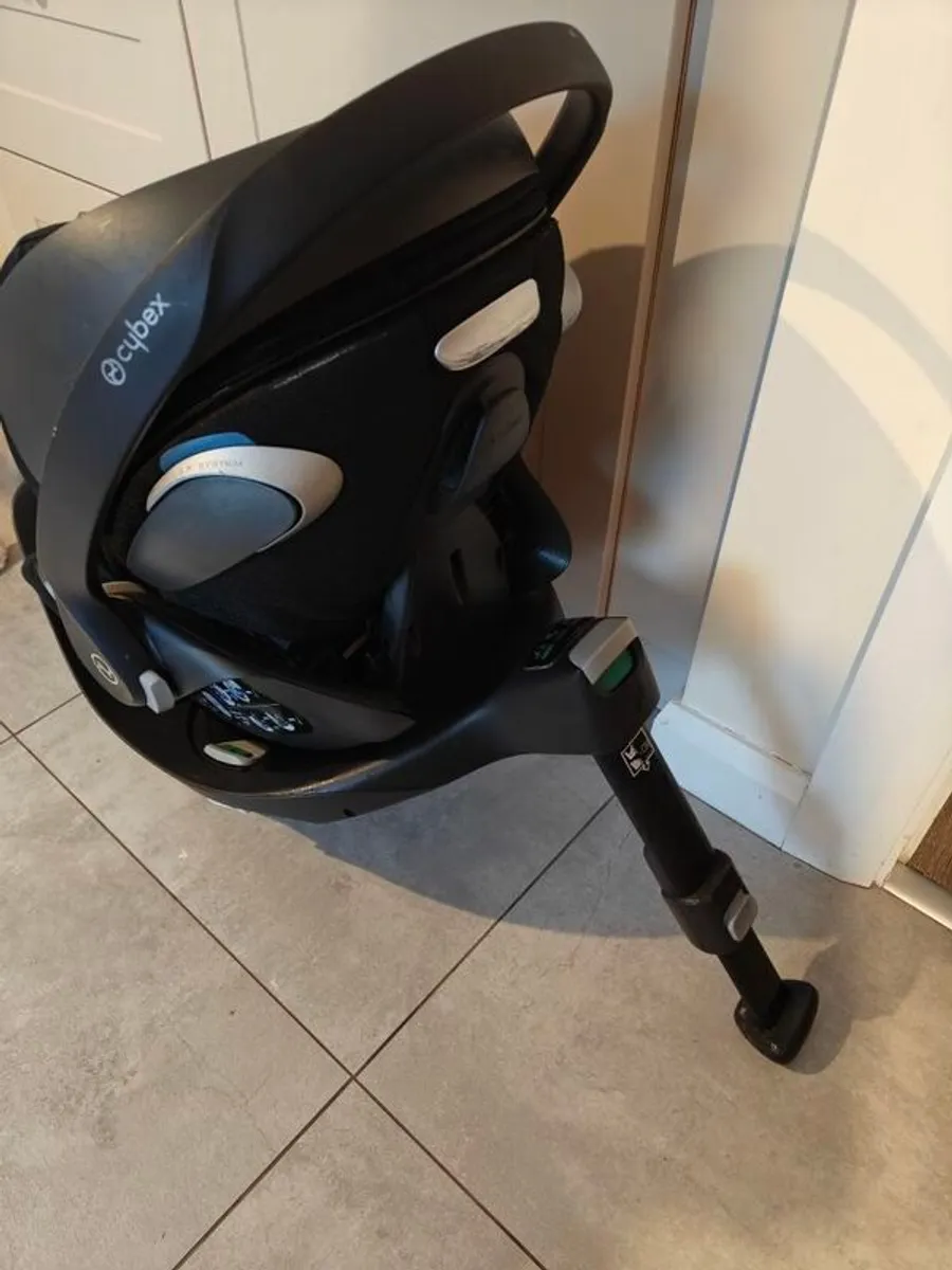 Cybex Cloud Z Baby Seat with isofix base - Image 2