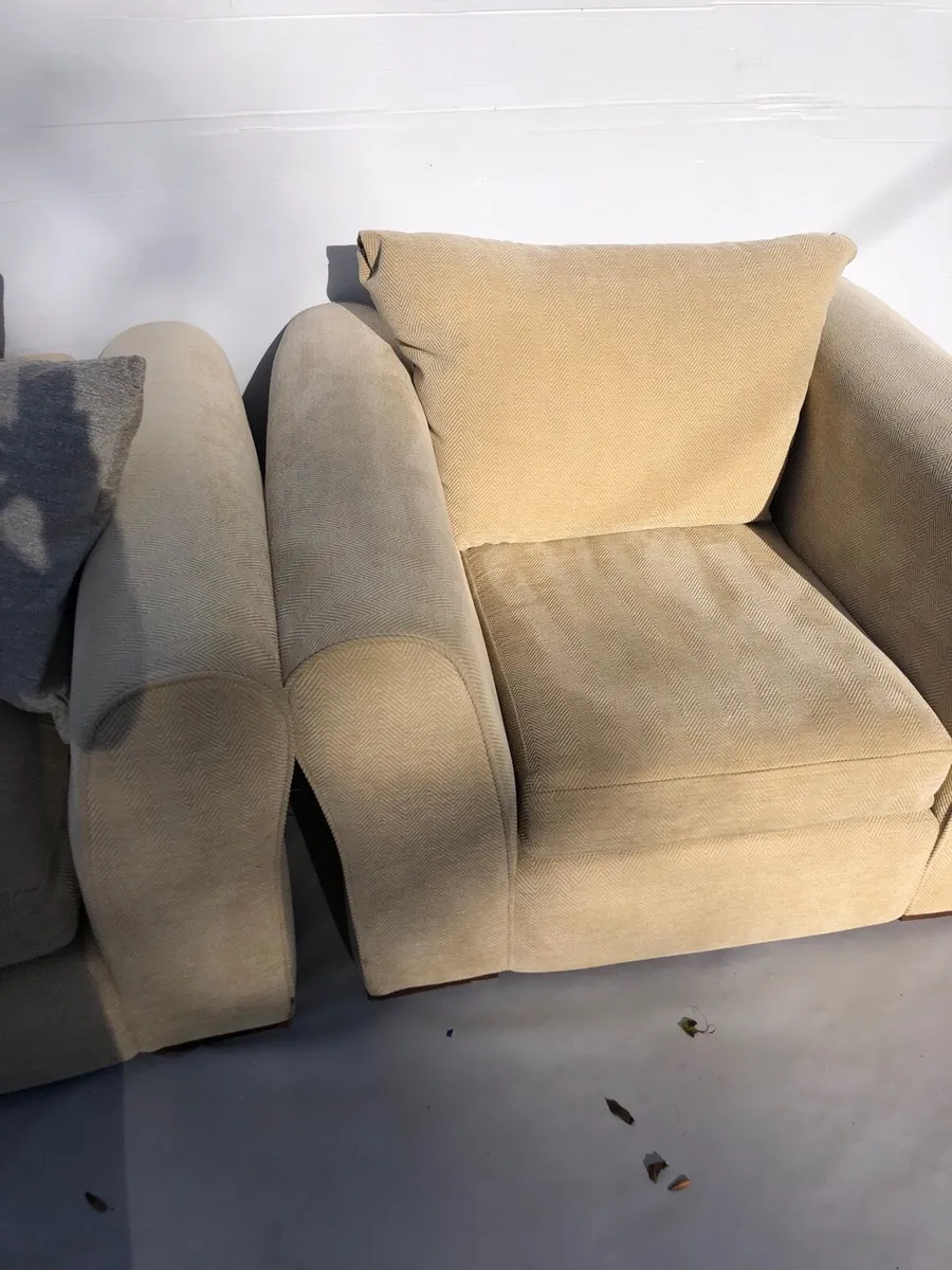 311 Suite - Image 3
