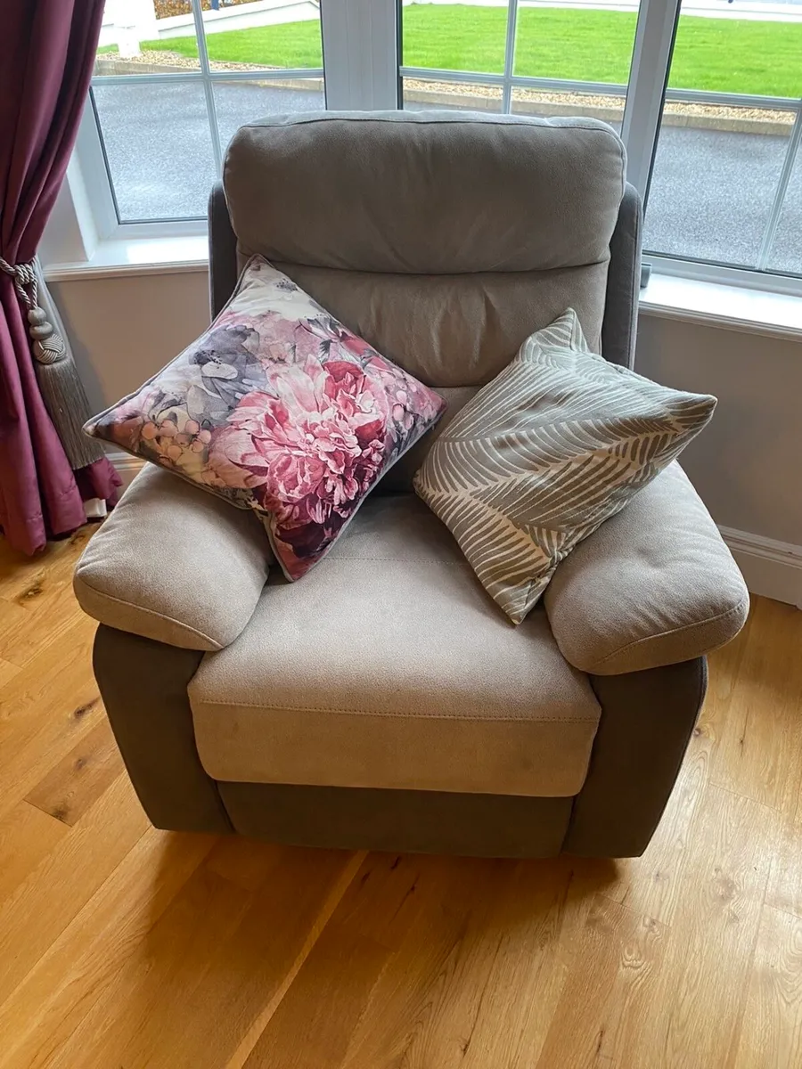 Sofa, Table and curtains - Image 3