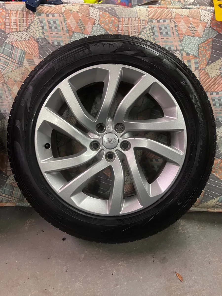 Landrover Discovery 5 Alloy wheels - Image 3