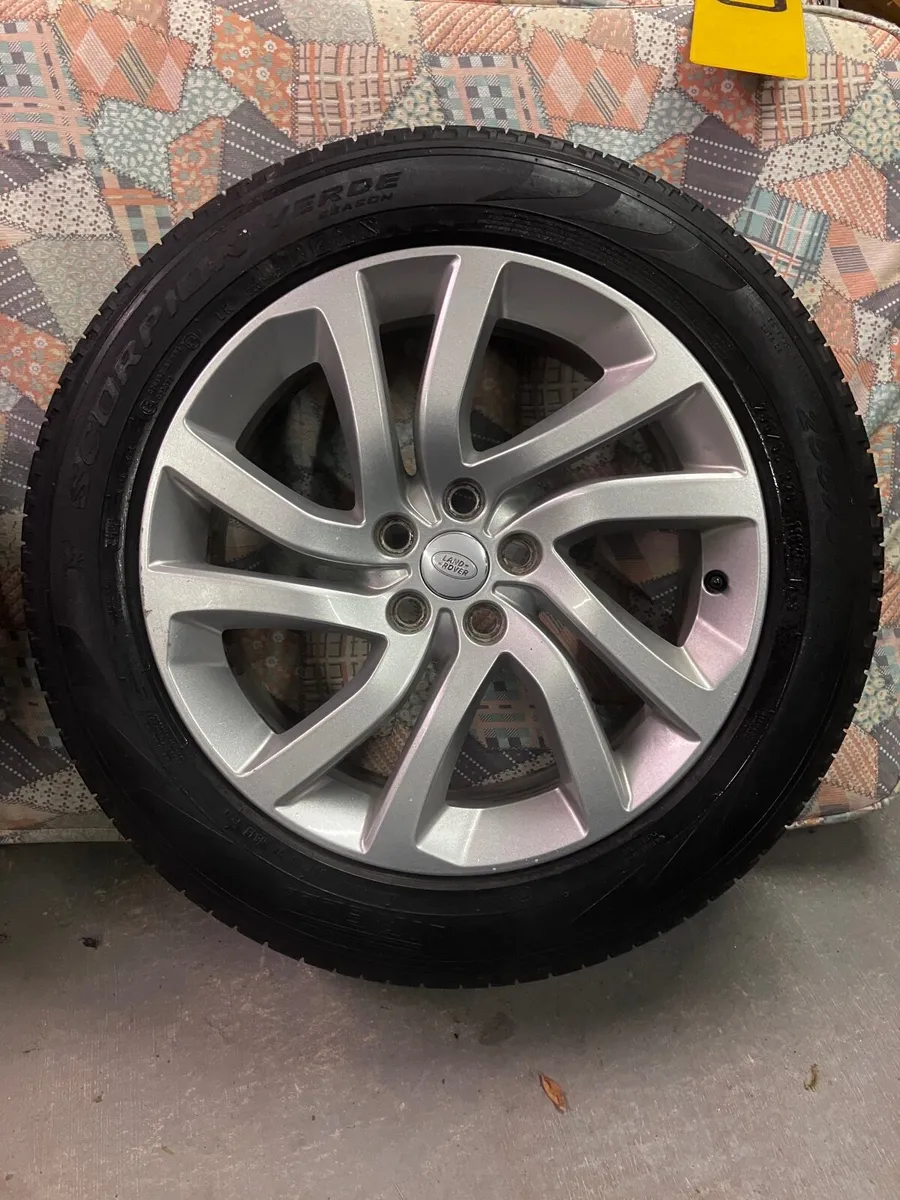 Landrover Discovery 5 Alloy wheels - Image 4