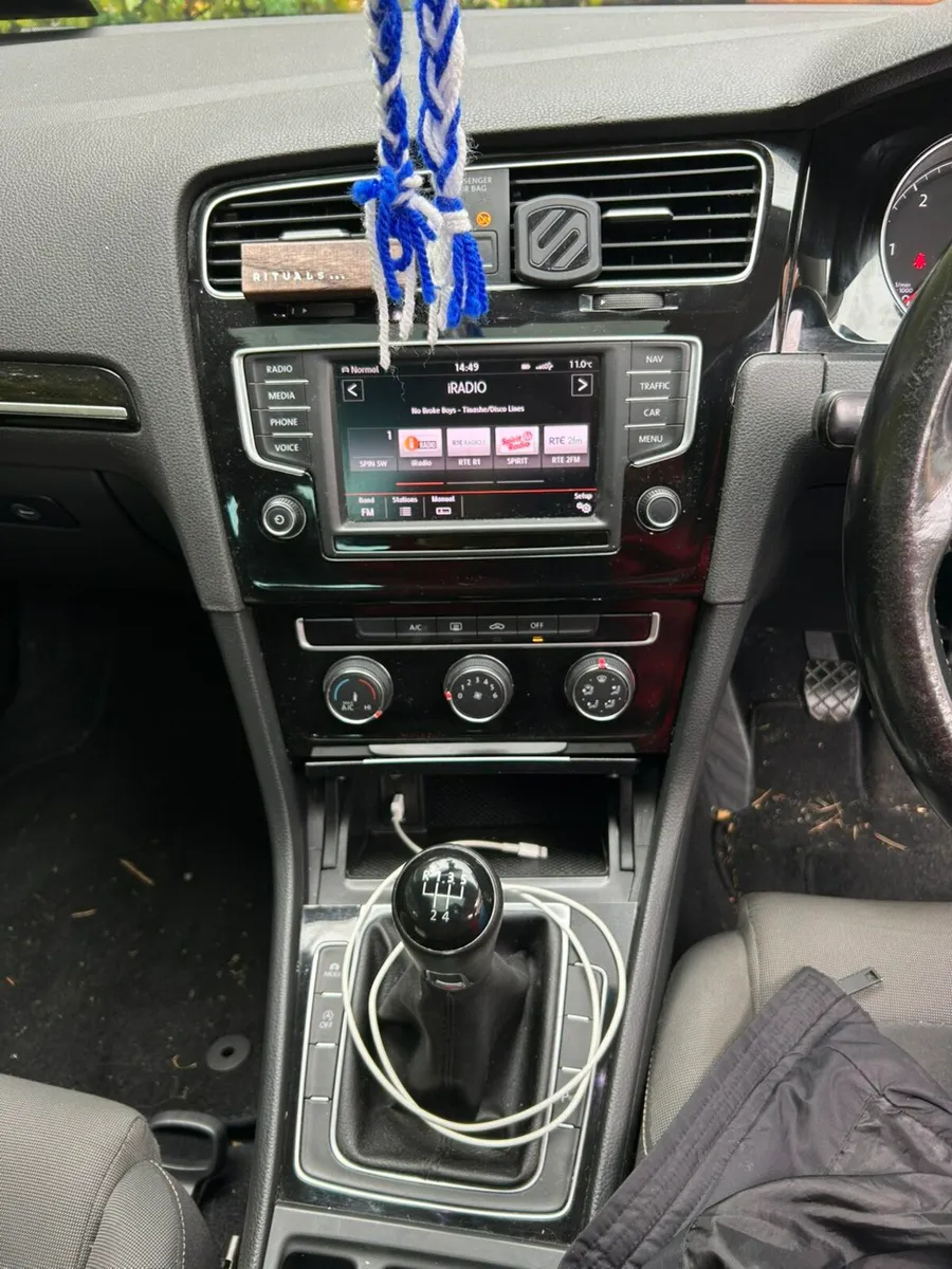 Volkswagen golf - Image 4