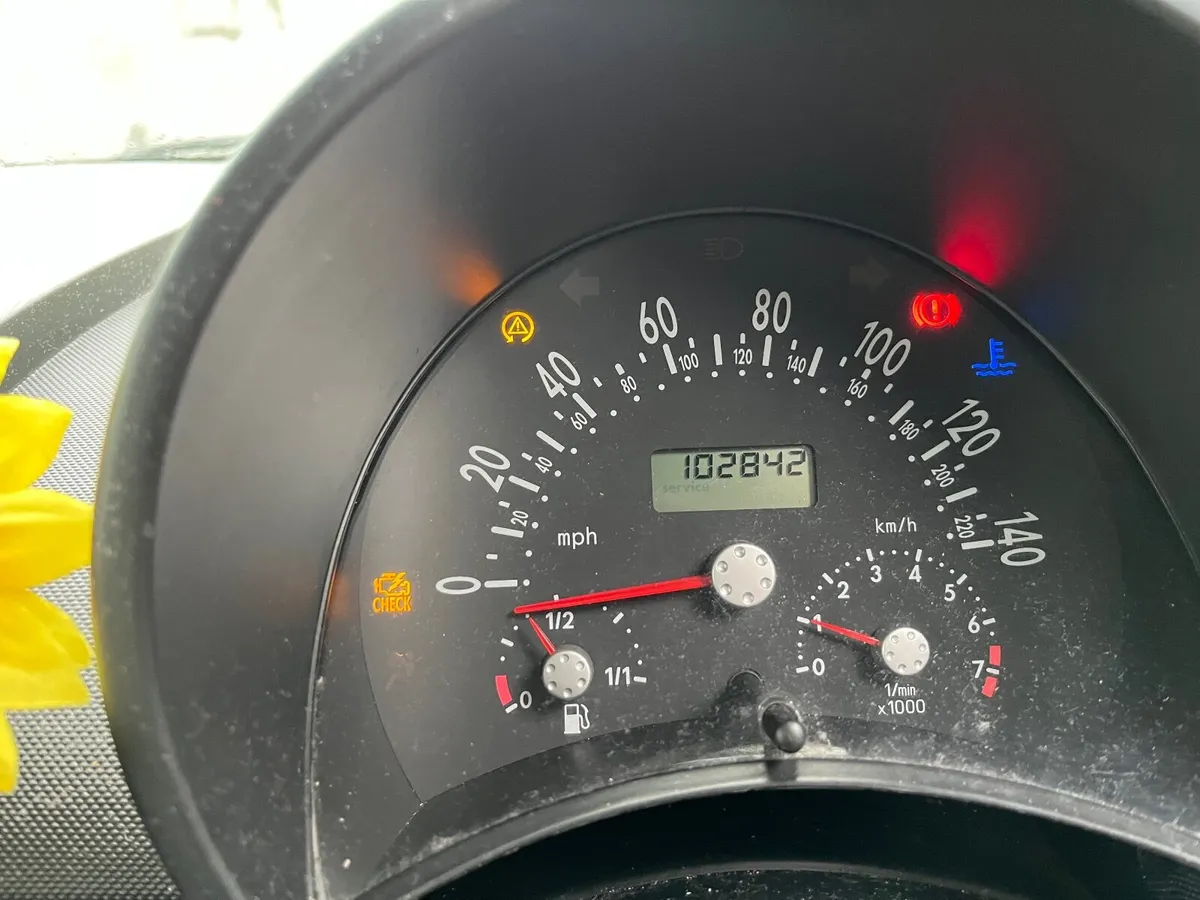 Volkswagen Beetle 2003 - Image 2