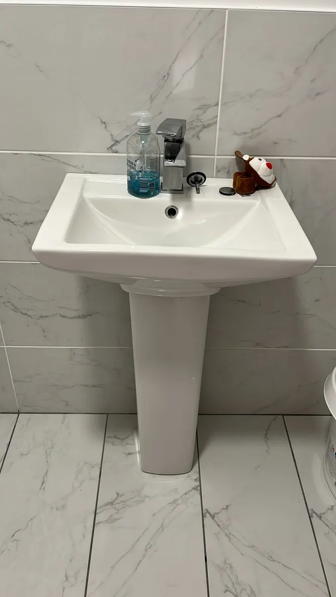 Sink and Pedestal