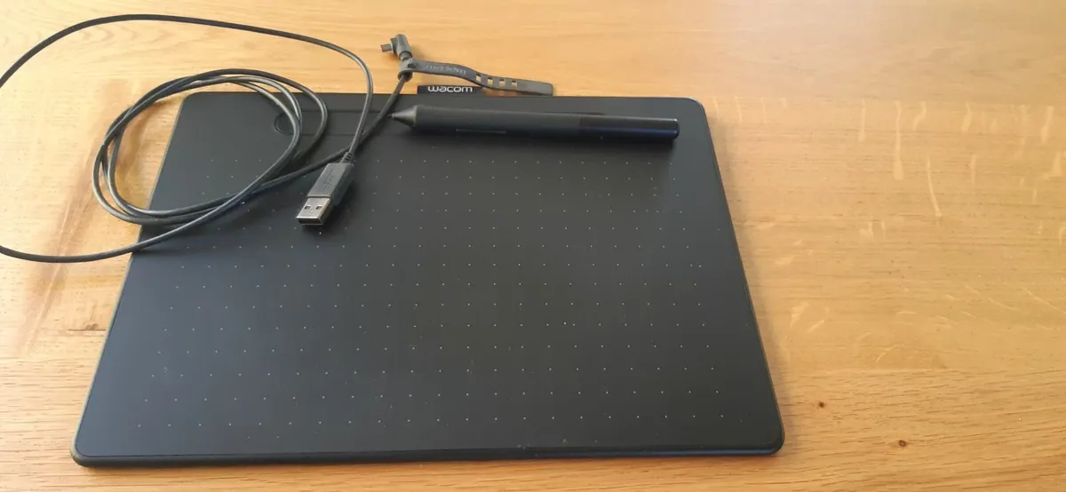 Wacom Drawing Tablet with Pen - Image 1