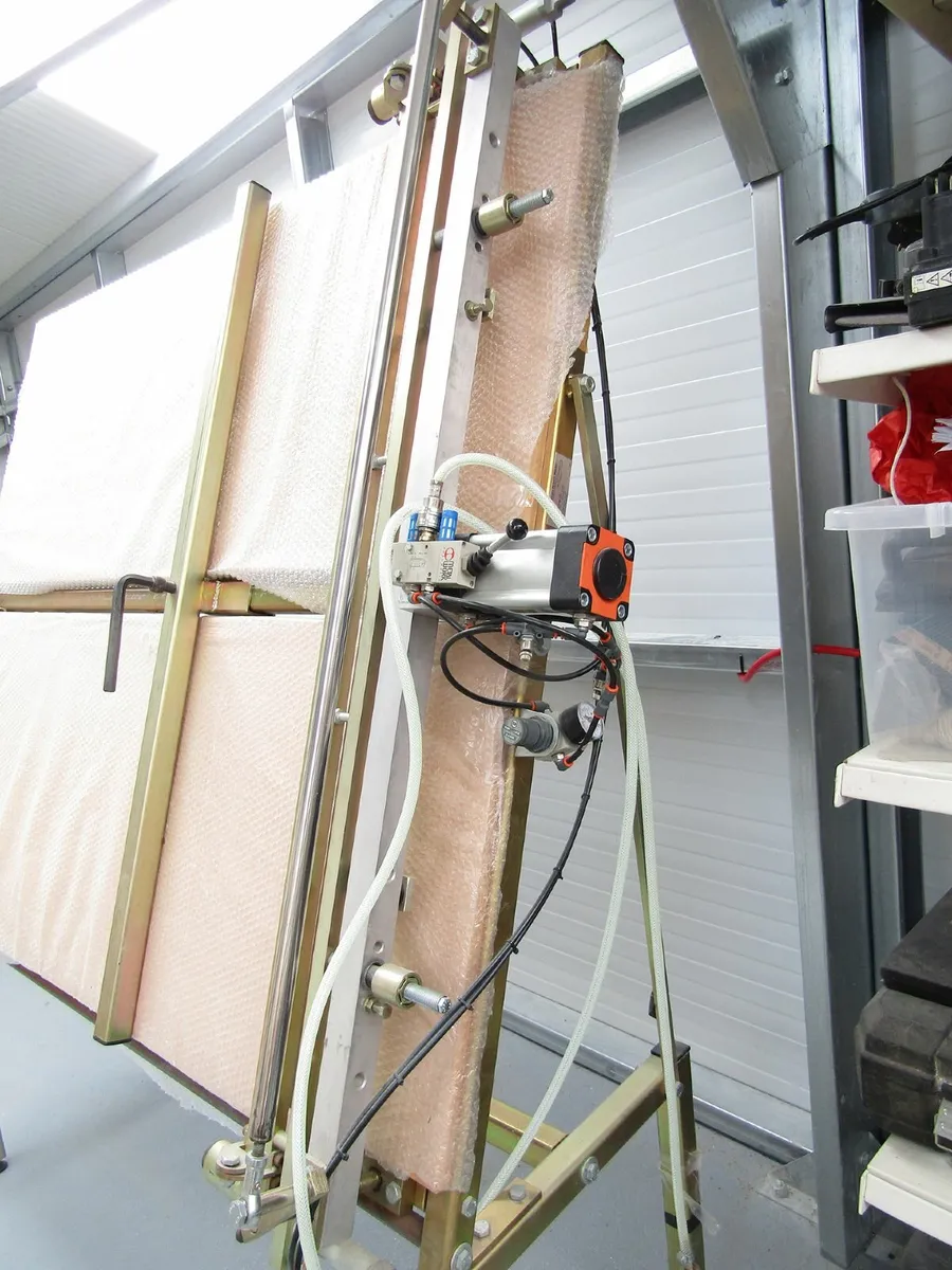 Canvas Stretcher - Image 3