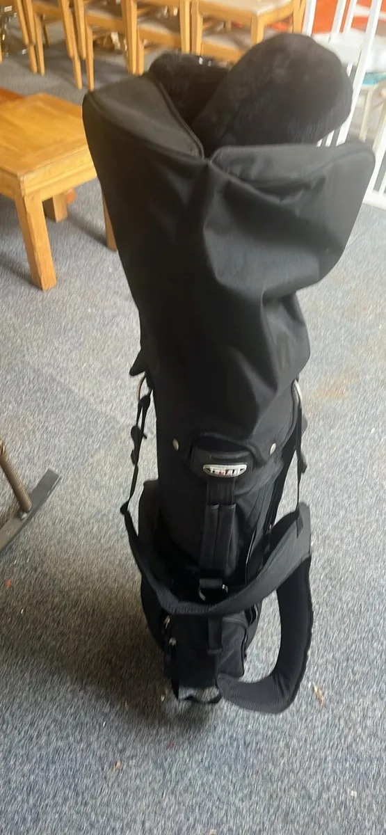 Golf clubs and bag - Image 1