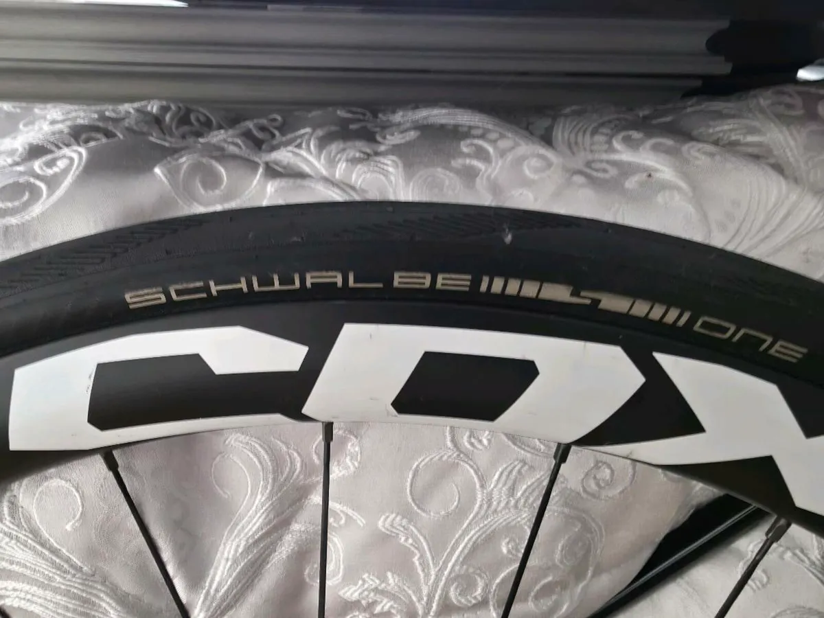 Carbon Road Bike - Celerra Disk Pro Ultegra R8000 - Image 2