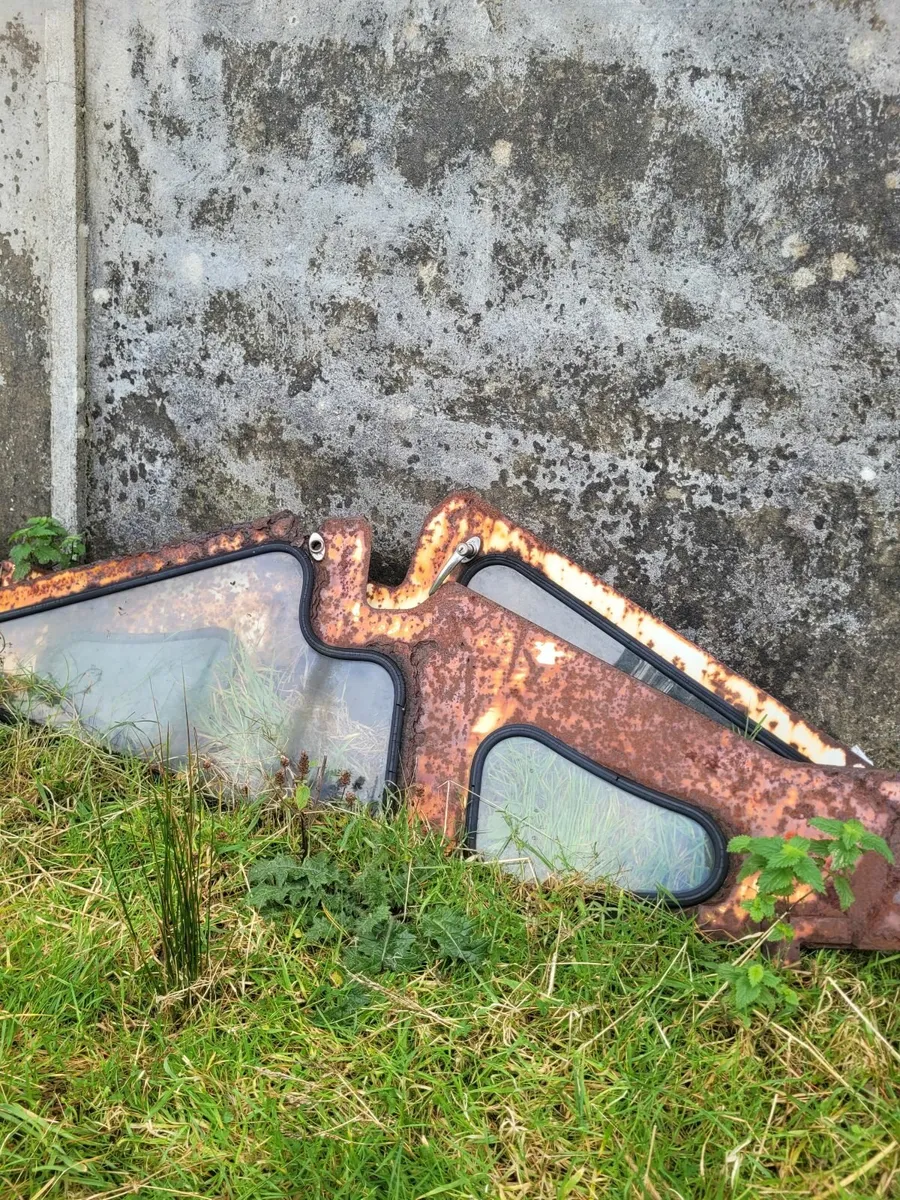 David Brown Glass - Image 2