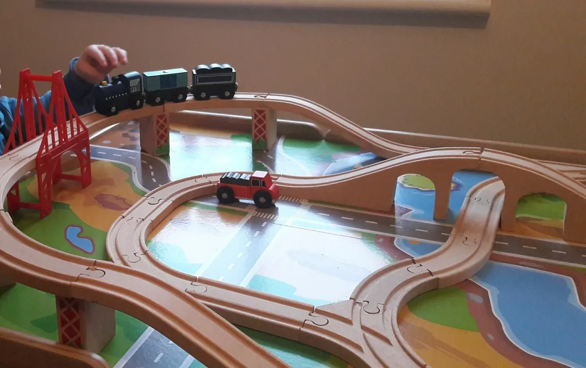 Wooden train table and set - Image 4